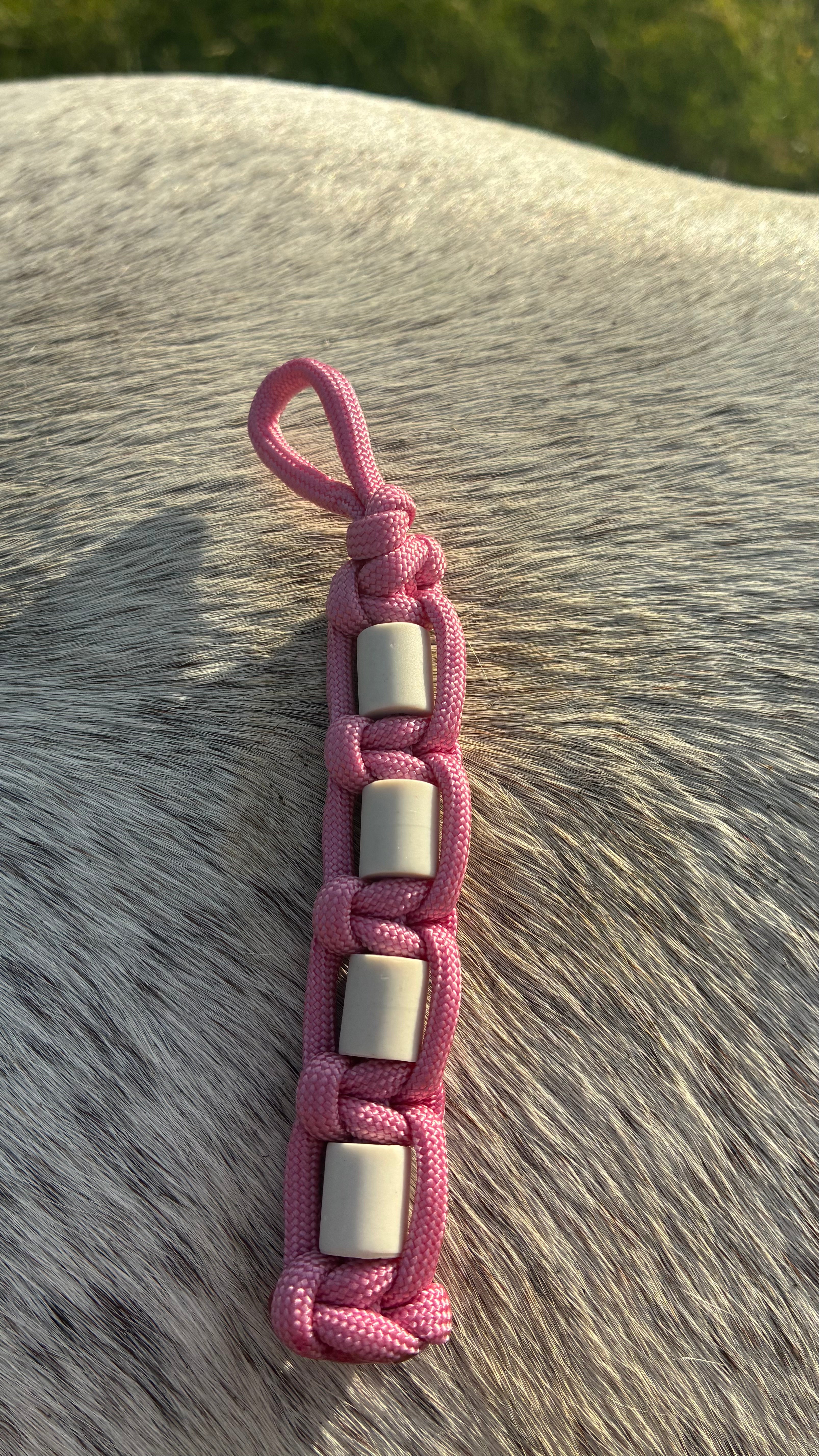 Charm anti-tique