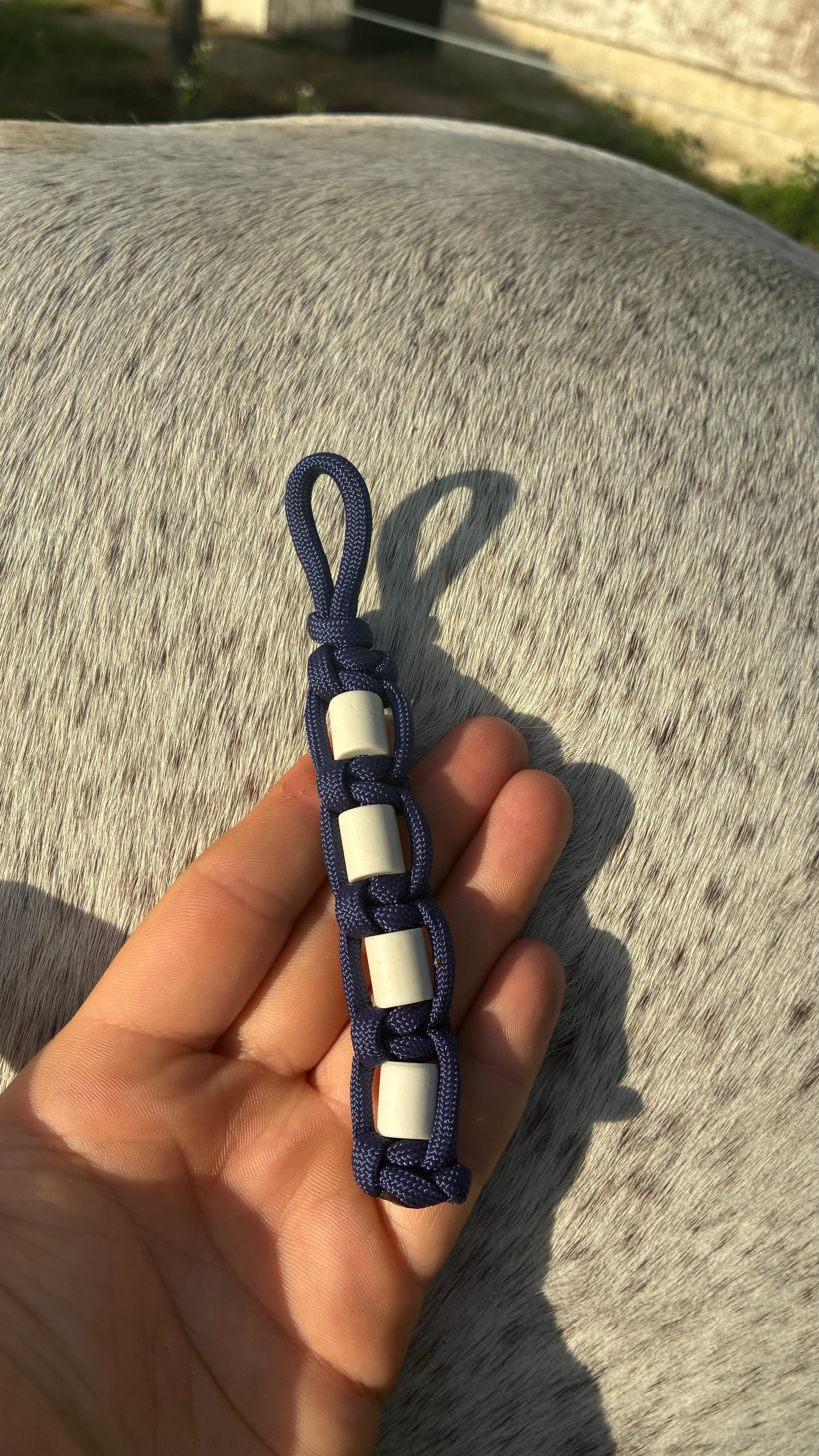 Charm anti-tique
